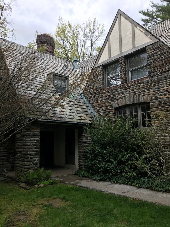 Entrance - 375 Exeter Rd