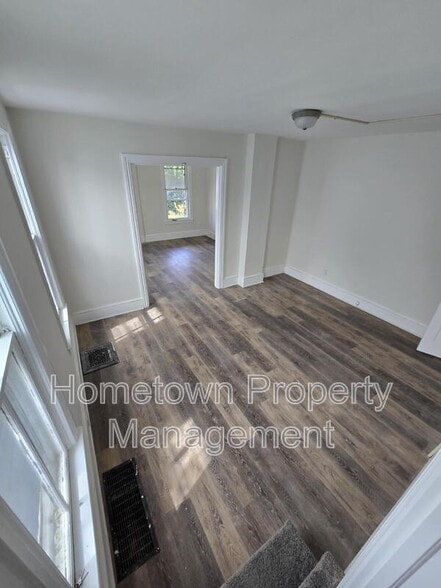 Building Photo - 548 Nelson St