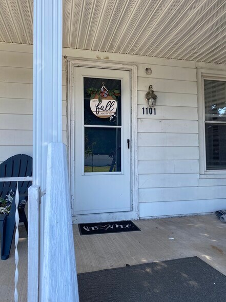 Building Photo - 1101 7th Ave