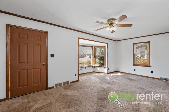 Building Photo - FIRST MONTH FREE! Cute 3 bedroom house near shopping, restaurants, and easy highway access!