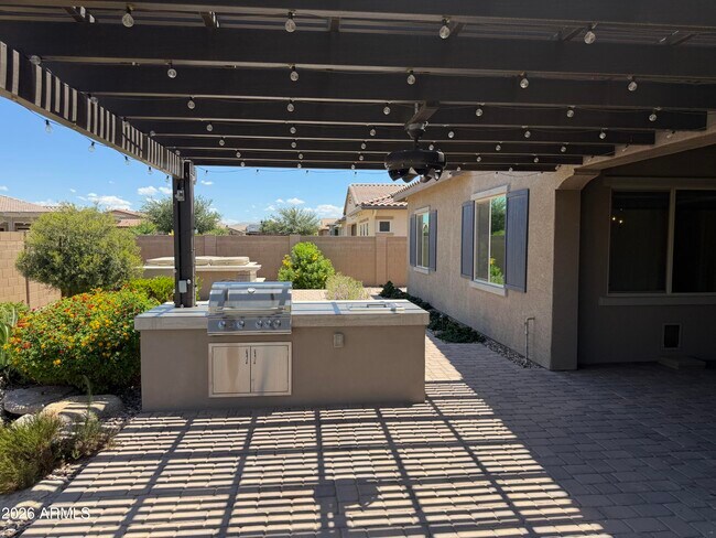 Building Photo - 1966 E Indian Wells Dr