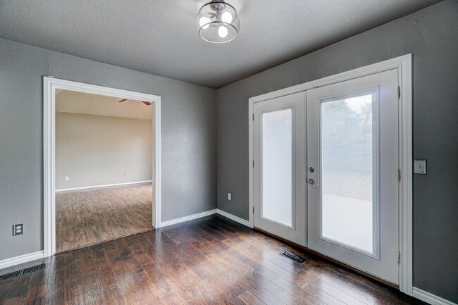 Building Photo - Updated 3-bedroom, 2-bath home in SE Edmond