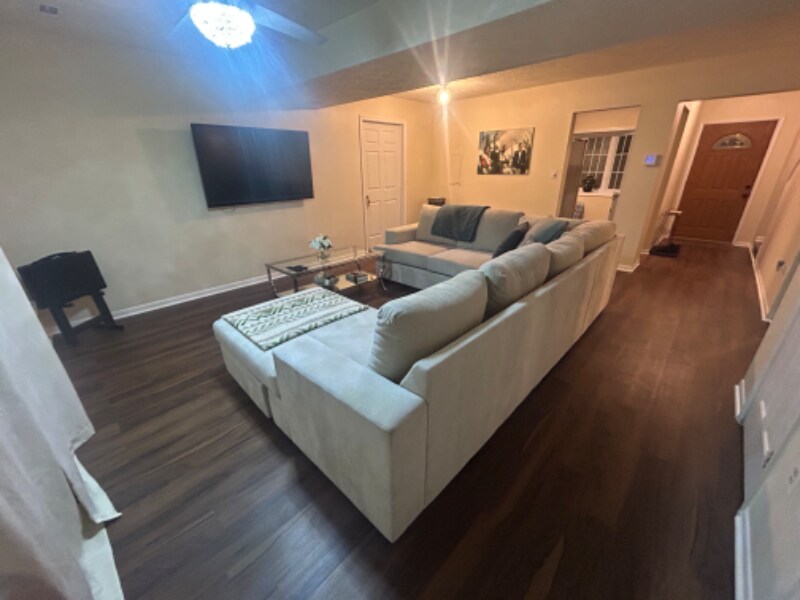 Building Photo - 8234 Roanoke Ct