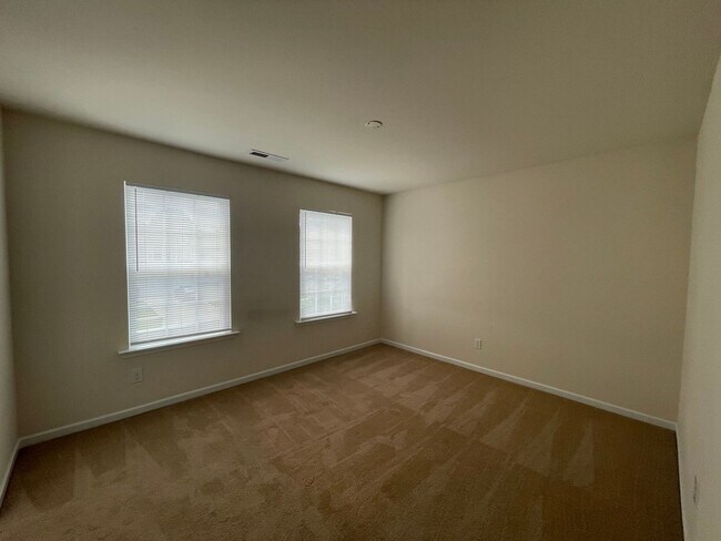 Building Photo - 4BR/3BA Home with Bedroom and Full Bath Downstairs Now Available In South Charlotte!