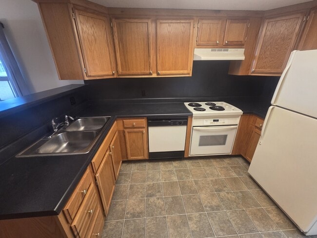 Building Photo - 2060 E Belmont St