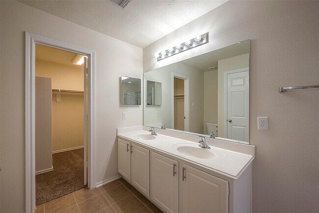 Building Photo - 14330 Fairbuff Ln