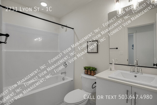 Building Photo - 2731 SE Lyon St