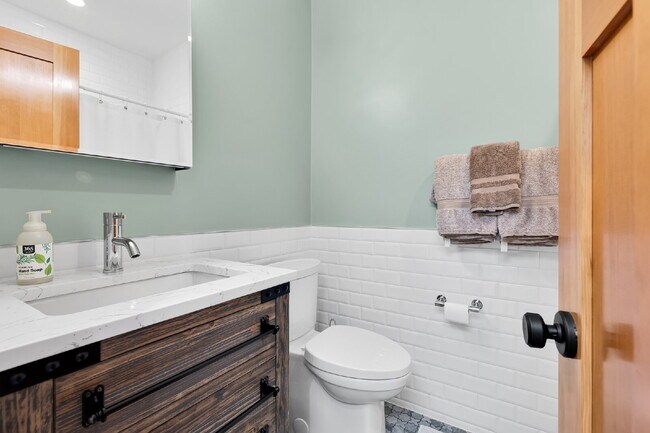 Building Photo - 4008 Marlboro Pl NW