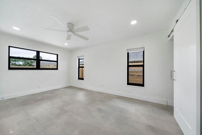 Building Photo - 11758 Banyan St