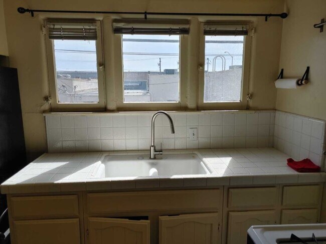 Building Photo - 204CO