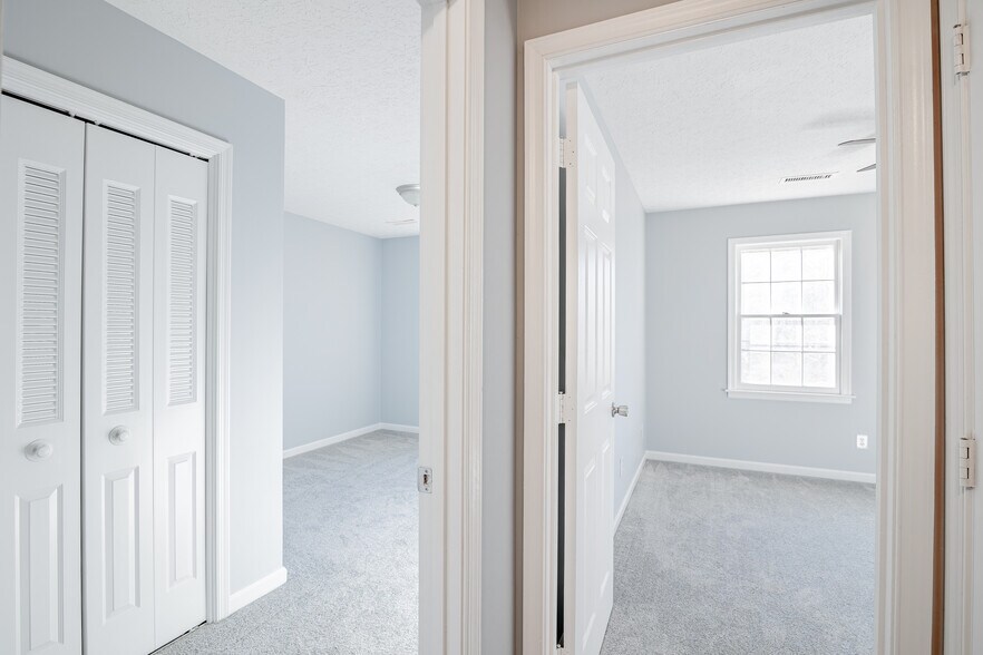 Building Photo - 887 Timberlake Dr