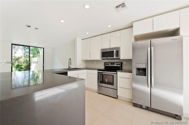 Primary Photo - 9717 Costa Del Sol Blvd