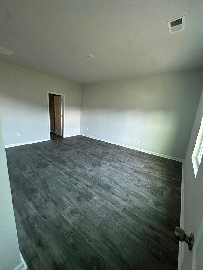 Building Photo - 413 Ladyfish Loop NW