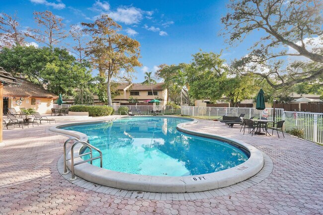 Building Photo - 3090 S Oakland Forest Dr