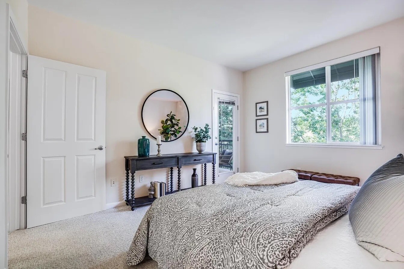 Building Photo - 1982 W Bayshore Rd