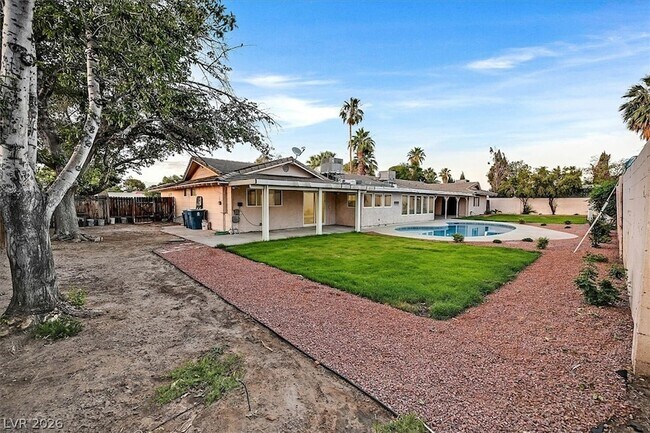 Building Photo - 3645 Forestcrest Dr