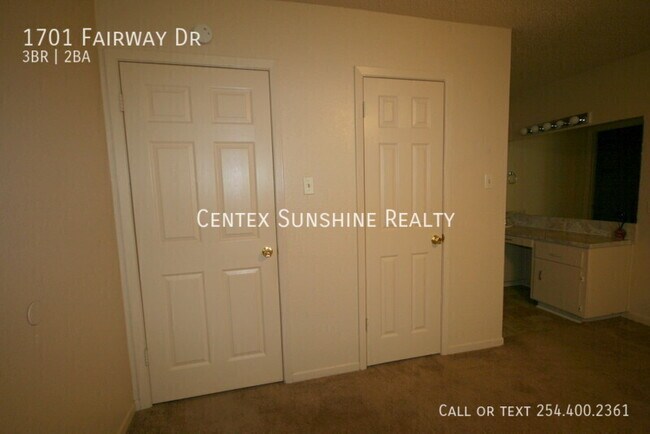 Building Photo - 1701 Fairway Dr