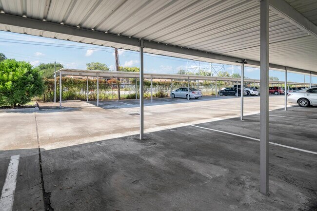 Building Photo - 2120 Wilcrest Dr