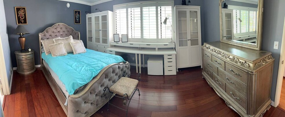 Building Photo - 21620 Burbank Blvd