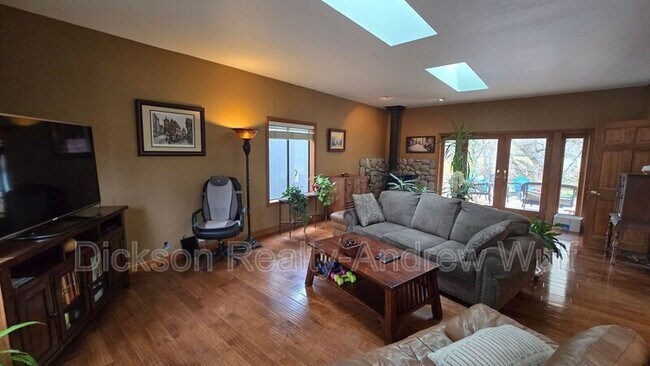 Building Photo - 22882 Carriage Dr