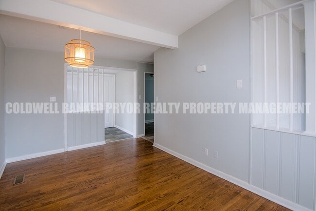 Building Photo - 1606 Oaken Trail