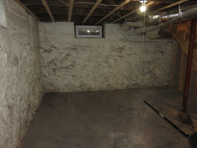 Building Photo - 192 Willow St