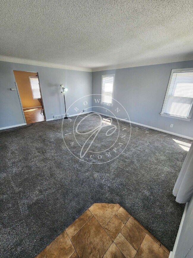 Building Photo - "Charming 2-Bedroom Haven on Luscombe Drive with Spacious 1105 sq ft Layout!"