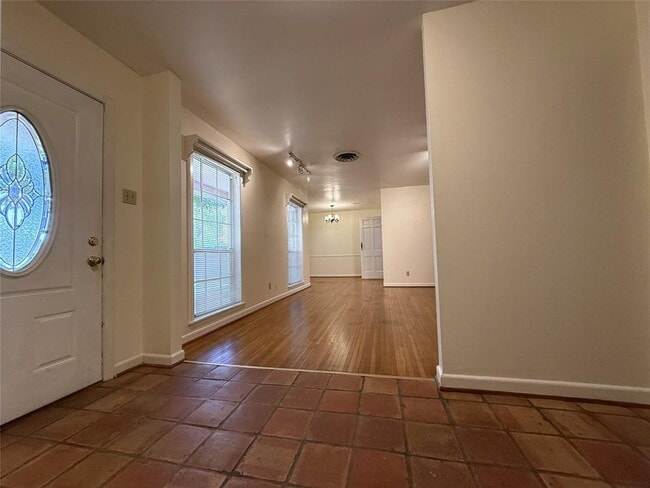 Building Photo - 10607 Clematis Ln