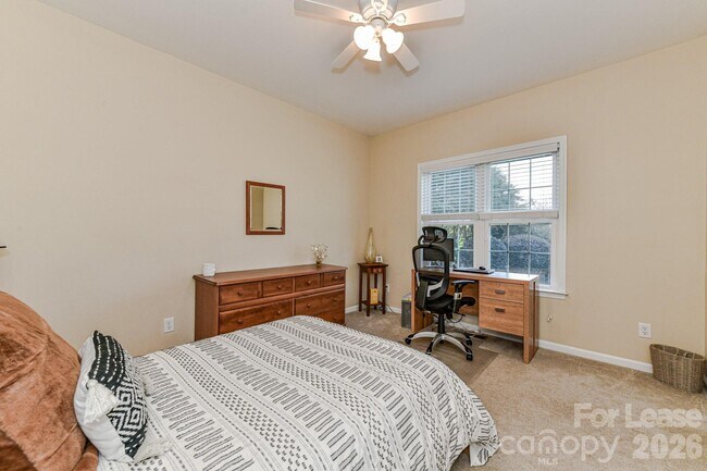 Building Photo - 10645 Castlehill Dr