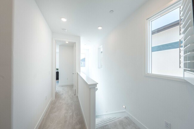 Building Photo - 232 Junco
