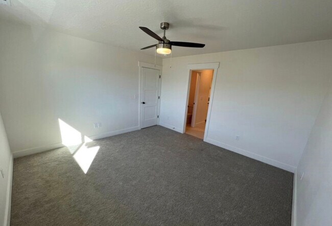 Building Photo - 383 S 650 E