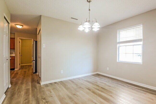 Building Photo - 738 Rosea Ct