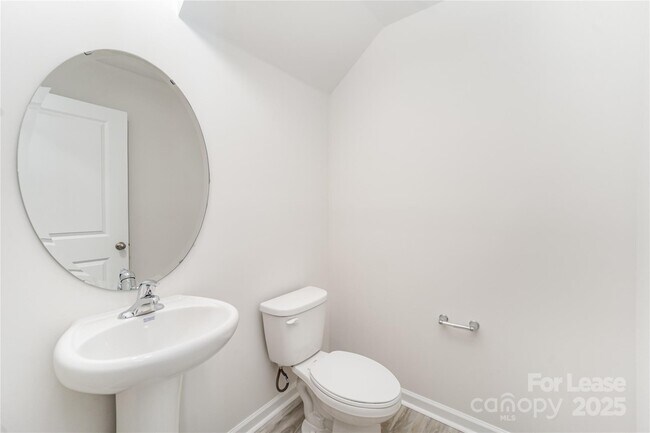 Building Photo - 5110 Hyrule Dr