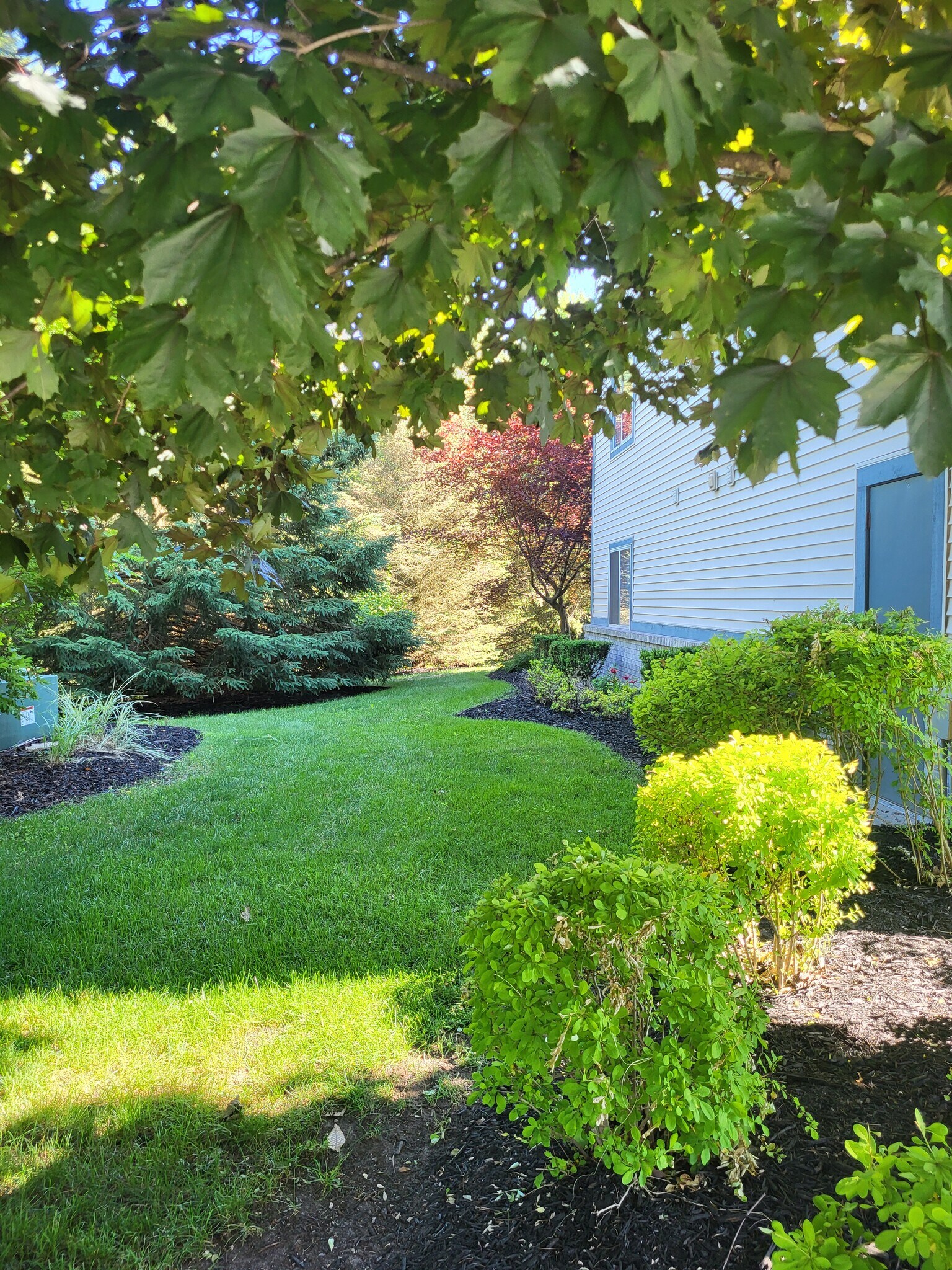 Building Photo - 18400 N Ridge Ct