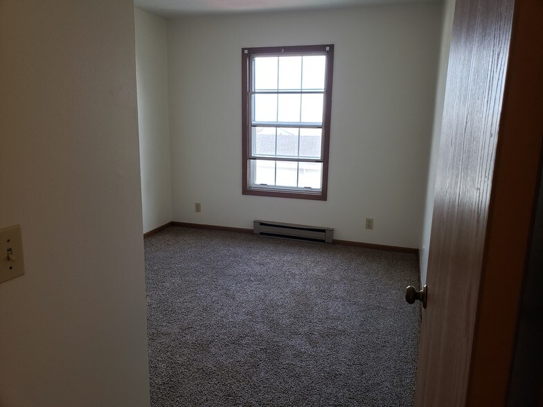 Building Photo - 2245 Sylvan Way