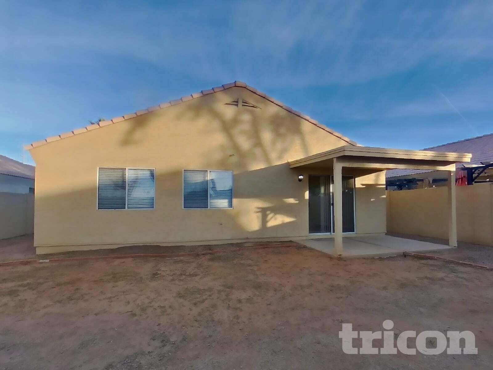 Building Photo - 525 N Val Vista Dr