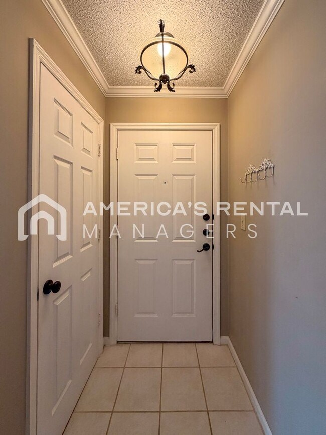 Building Photo - Inverness Area Living: Utilities Included plus Pool Access