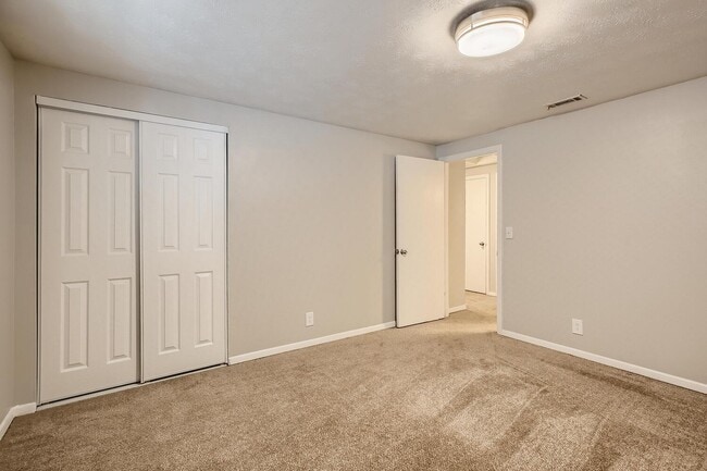 Building Photo - !Lake Park Colonial Apartments by ARIUM