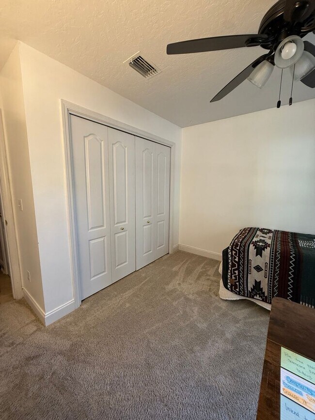 Building Photo - PRIME location Kenwood home with a great backyard!