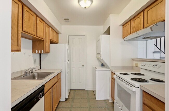Building Photo - Updated 2 Bedroom Condo for Rent in Saginaw Township