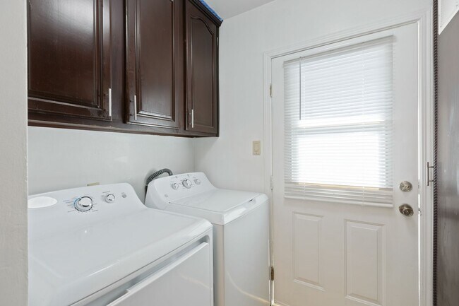 Building Photo - Spacious Mission Hills Home – Modern Comfo...