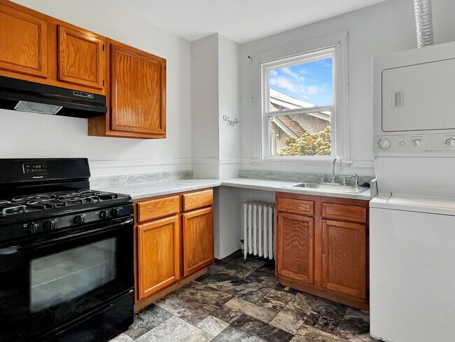 Building Photo - 2806 Hawthorne Ave