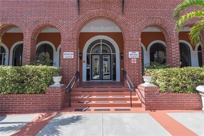 Building Photo - 1910 E Palm Ave