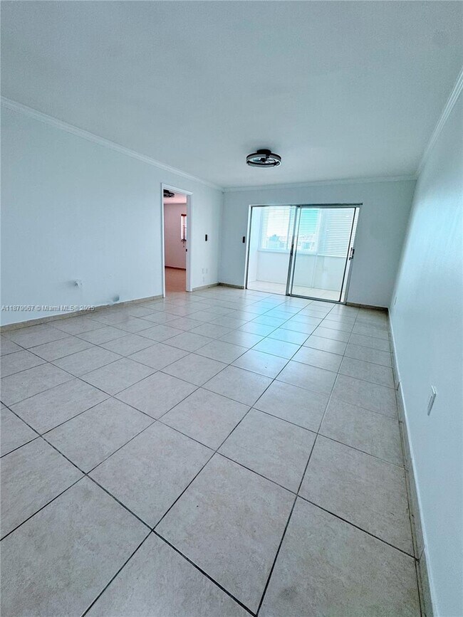 Building Photo - 8110 Sunrise Lakes Blvd