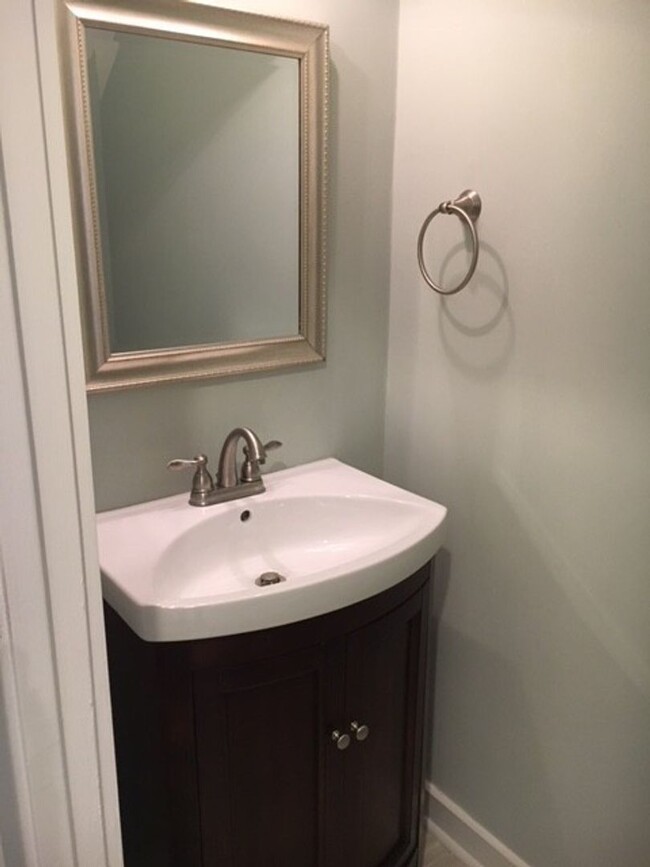 Building Photo - 2BD/2.5BA - TOWNHOME IN MT PLEASANT - AVAI...