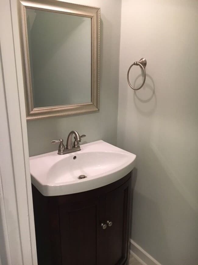 Building Photo - 2BD/2.5BA - TOWNHOME IN MT PLEASANT - AVAILABLE 8/1/26