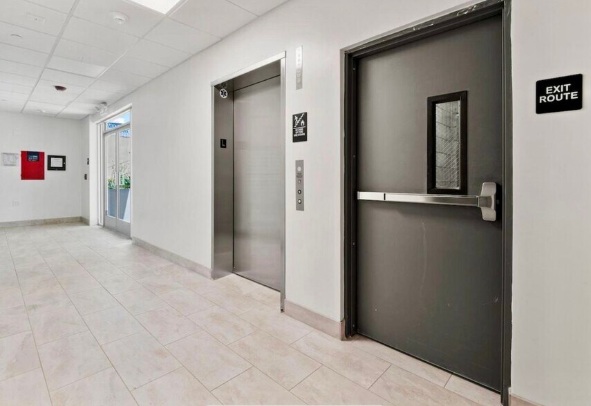 Building Photo - 12147 Magnolia Blvd