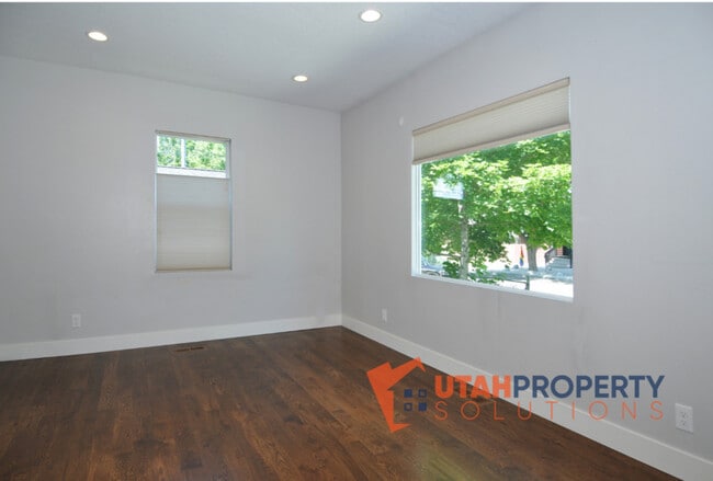 Building Photo - 330 E Sherman Ave