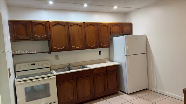 Building Photo - 274 SW 9th St