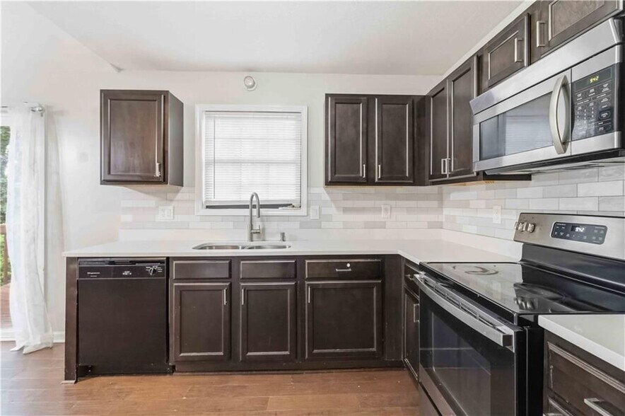 Building Photo - 442 Booth Cir SW